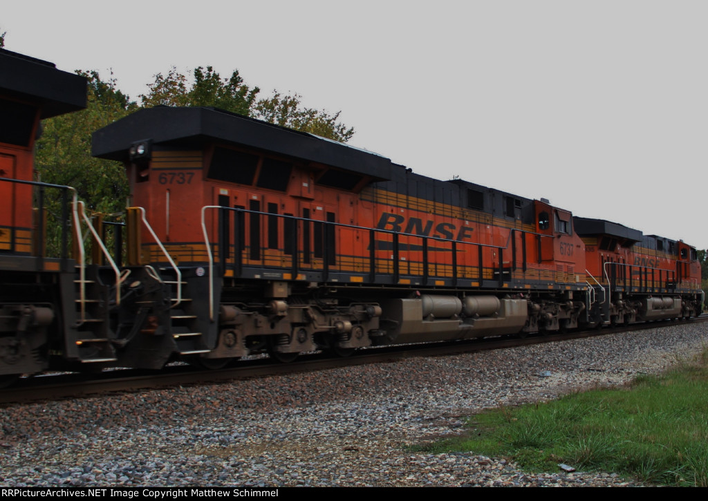BNSF 6737